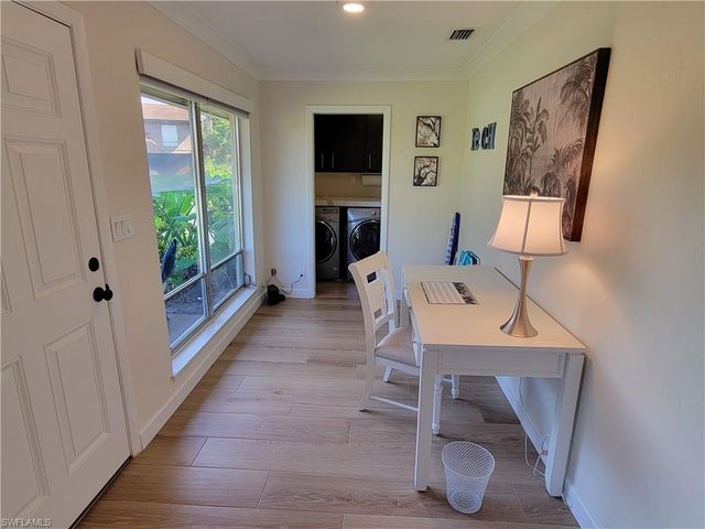 809 Palm View DR 8, Naples, FL 34110