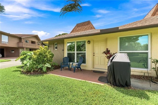 809 Palm View DR 8, Naples, FL 34110