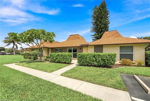809 Palm View DR 8, Naples, FL 34110