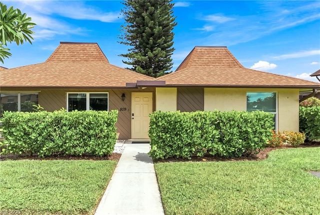 809 Palm View DR 8, Naples, FL 34110