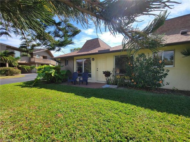 809 Palm View DR 8, Naples, FL 34110