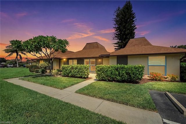 809 Palm View DR 8, Naples, FL 34110