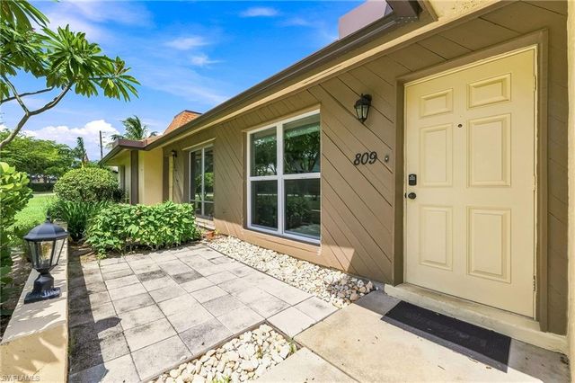 809 Palm View DR 8, Naples, FL 34110