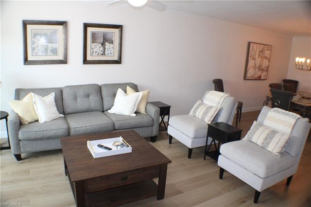 809 Palm View DR 8, Naples, FL 34110