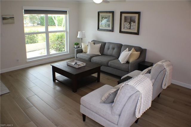 809 Palm View DR 8, Naples, FL 34110