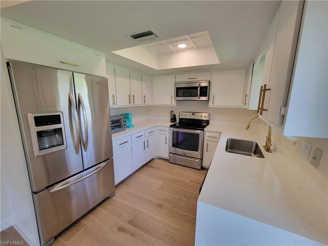 809 Palm View DR 8, Naples, FL 34110