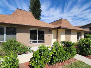 809 Palm View DR 8, Naples, FL 34110