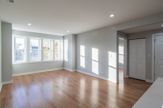 6647 S Saint Lawrence Avenue 1, Chicago, IL 60637