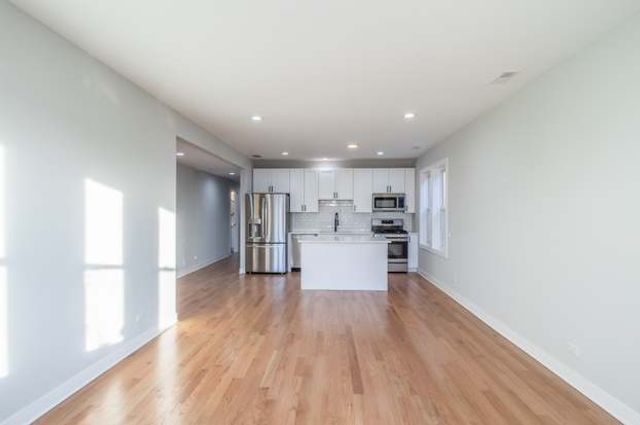 6647 S Saint Lawrence Avenue 1, Chicago, IL 60637