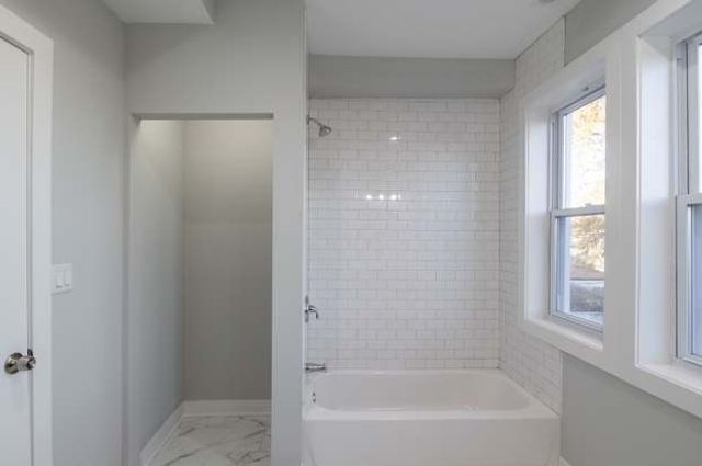 6647 S Saint Lawrence Avenue 1, Chicago, IL 60637