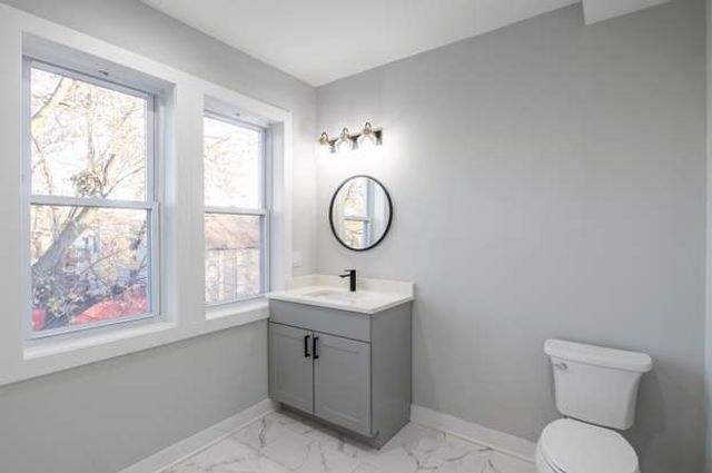 6647 S Saint Lawrence Avenue 1, Chicago, IL 60637