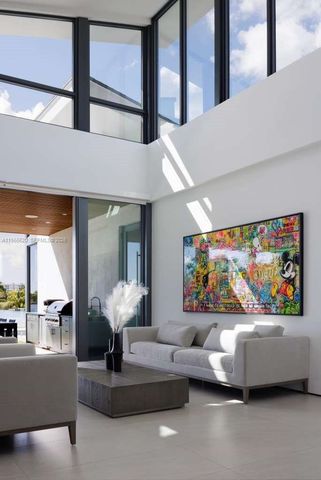 1830 NE 193rd St, Miami, FL 33179