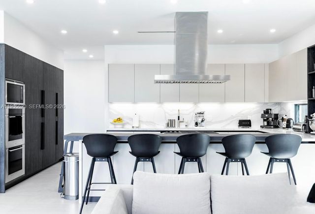 1830 NE 193rd St, Miami, FL 33179