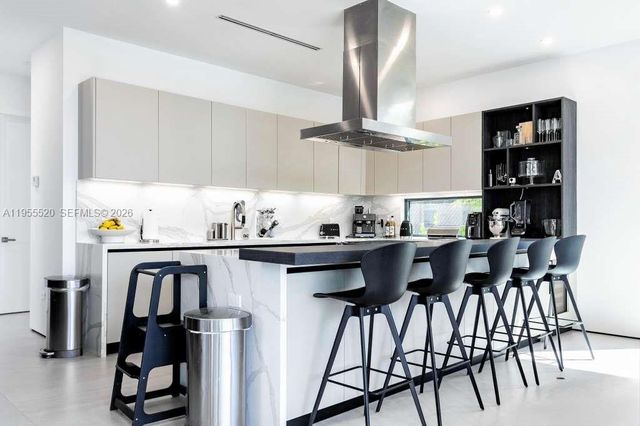 1830 NE 193rd St, Miami, FL 33179