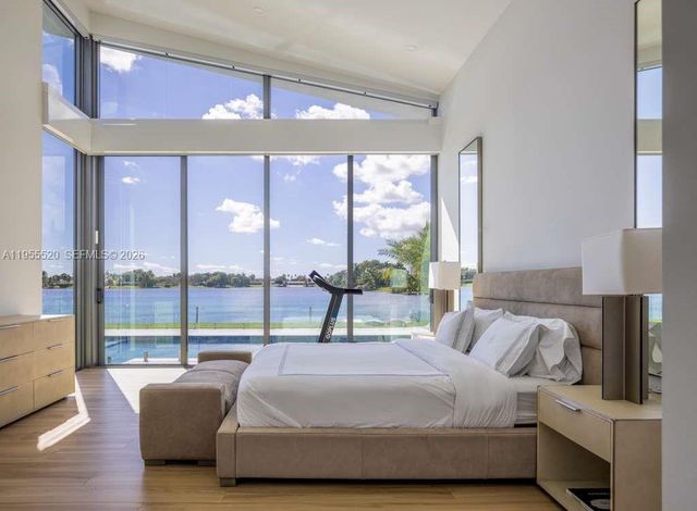 1830 NE 193rd St, Miami, FL 33179