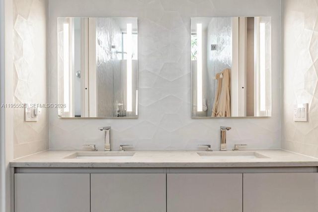 1830 NE 193rd St, Miami, FL 33179