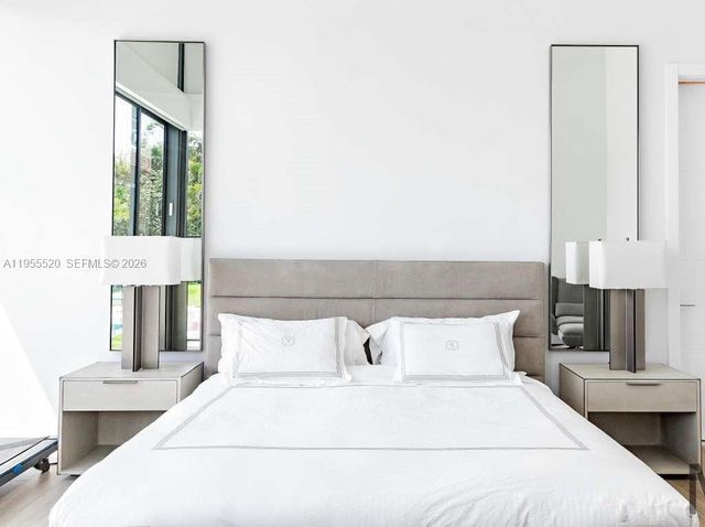 1830 NE 193rd St, Miami, FL 33179