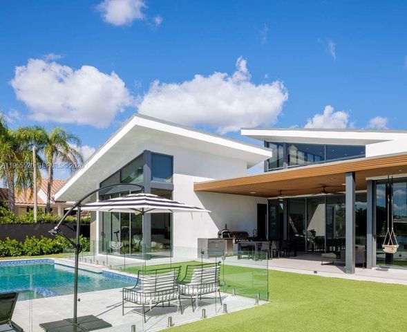 1830 NE 193rd St, Miami, FL 33179