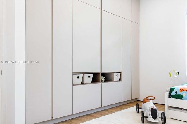 1830 NE 193rd St, Miami, FL 33179