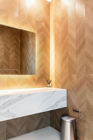 1830 NE 193rd St, Miami, FL 33179