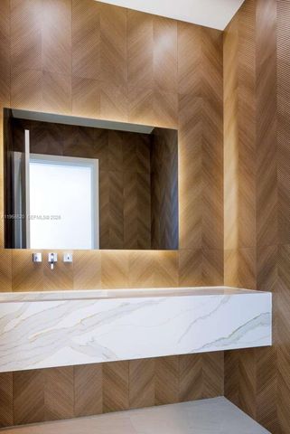 1830 NE 193rd St, Miami, FL 33179