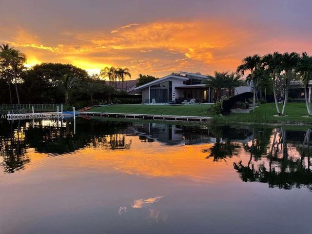 1830 NE 193rd St, Miami, FL 33179