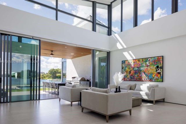 1830 NE 193rd St, Miami, FL 33179