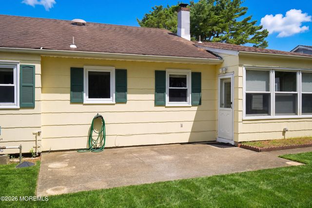943 Edgebrook Drive N, Toms River, NJ 08757