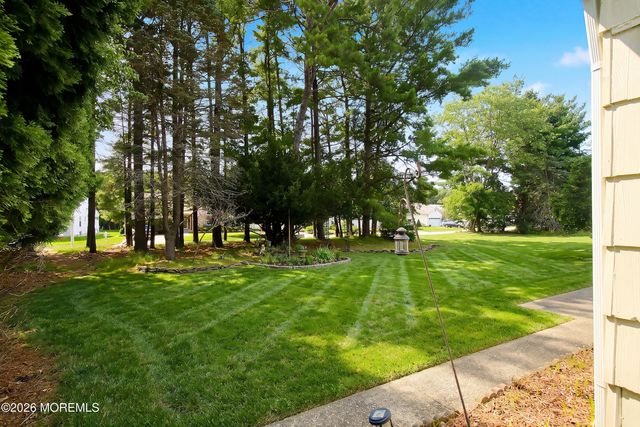943 Edgebrook Drive N, Toms River, NJ 08757