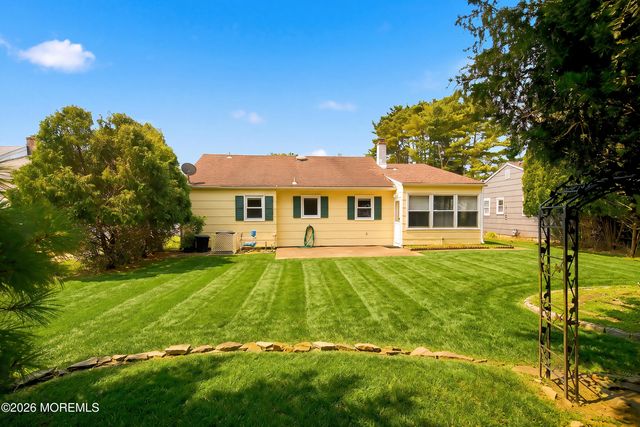 943 Edgebrook Drive N, Toms River, NJ 08757