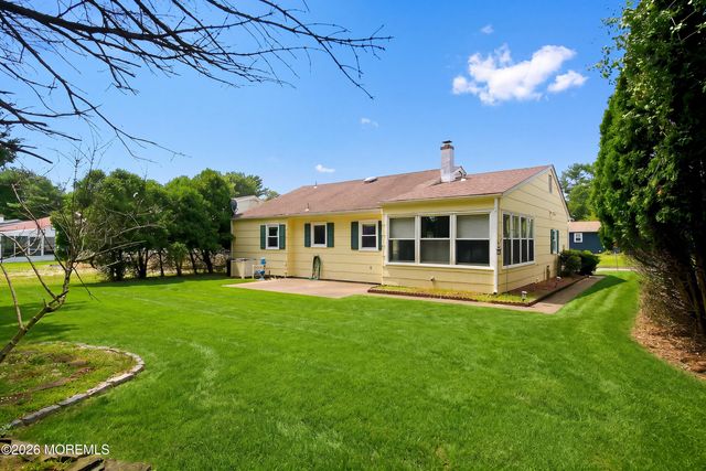 943 Edgebrook Drive N, Toms River, NJ 08757