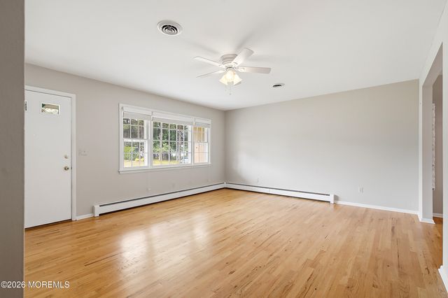 943 Edgebrook Drive N, Toms River, NJ 08757