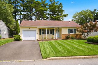 943 Edgebrook Drive N, Toms River, NJ 08757