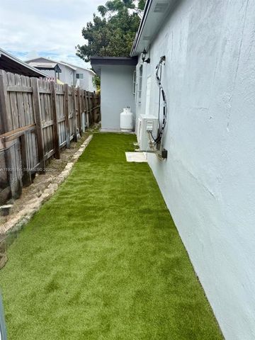 10357 SW 174th Ter 1, Miami, FL 33157