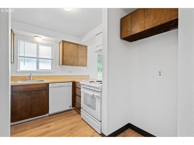 2035 Ne KANE Dr, Gresham, OR 97030