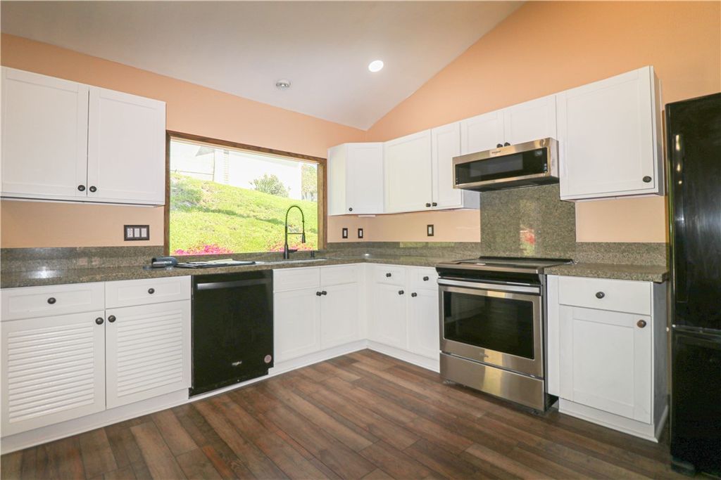 Image 11 of property listing at 7700 Parkway Drive # 26, La Mesa, CA 91942