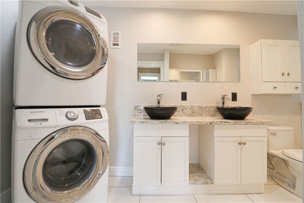 Image 18 of property listing at 7700 Parkway Drive # 26, La Mesa, CA 91942