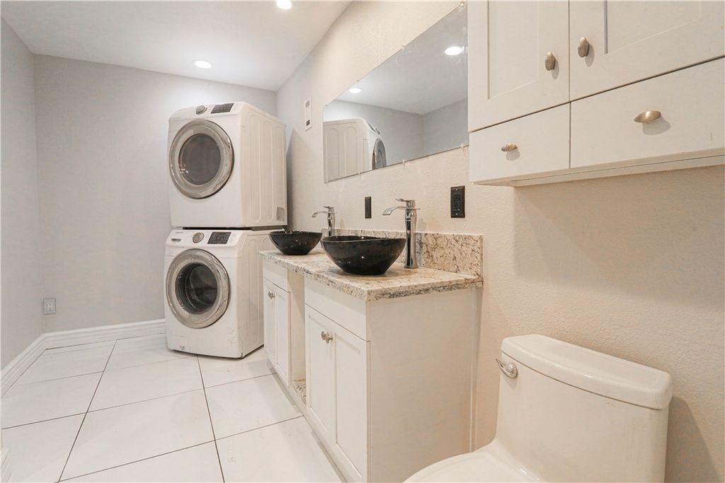 Image 19 of property listing at 7700 Parkway Drive # 26, La Mesa, CA 91942