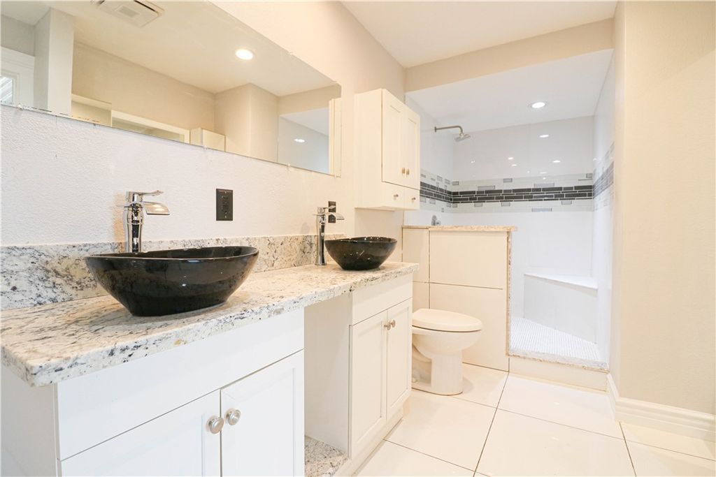 Image 20 of property listing at 7700 Parkway Drive # 26, La Mesa, CA 91942