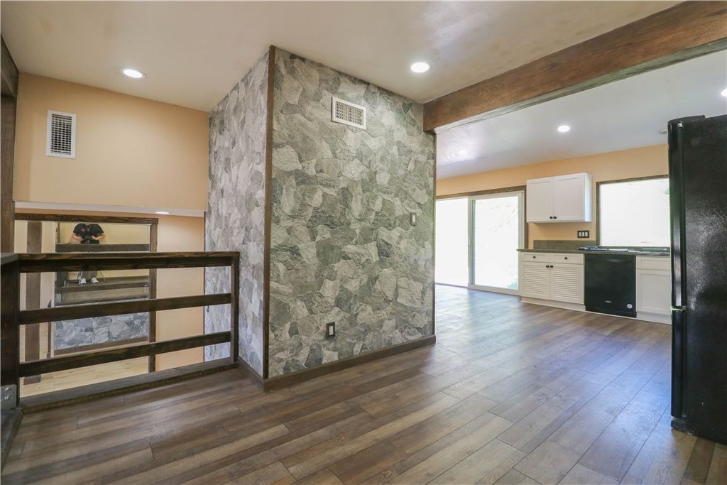 Image 5 of property listing at 7700 Parkway Drive # 26, La Mesa, CA 91942