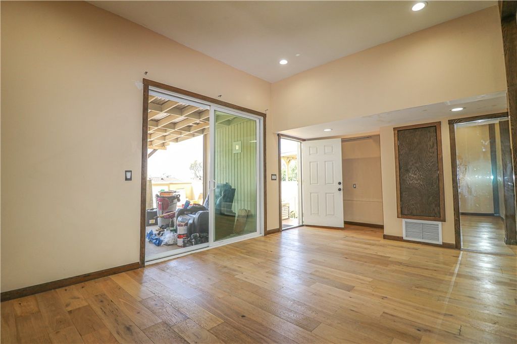 Image 6 of property listing at 7700 Parkway Drive # 26, La Mesa, CA 91942