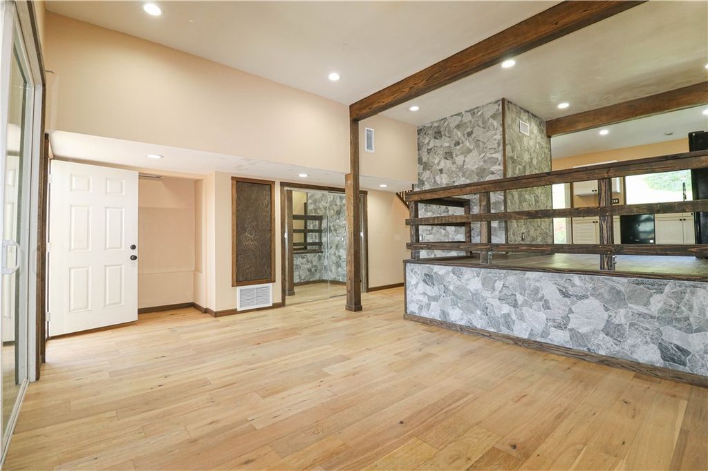 Image 7 of property listing at 7700 Parkway Drive # 26, La Mesa, CA 91942