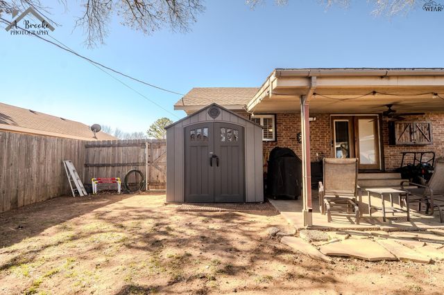 312 N RODGERS STREET, Henrietta, TX 76365