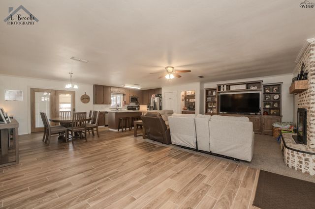 312 N RODGERS STREET, Henrietta, TX 76365