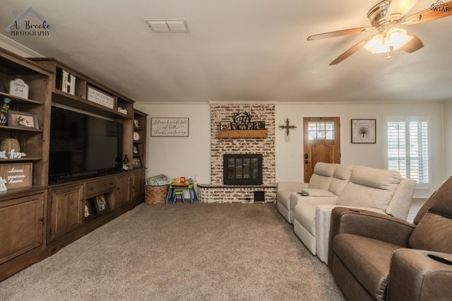 312 N RODGERS STREET, Henrietta, TX 76365