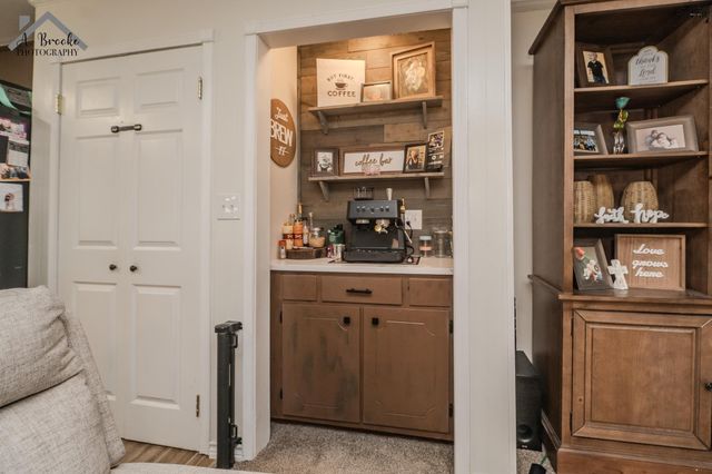 312 N RODGERS STREET, Henrietta, TX 76365