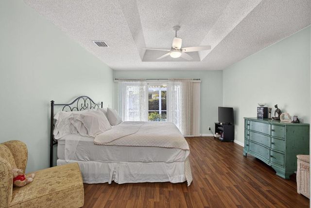 152 Eagleton Court, Palm Beach Gardens, FL 33418