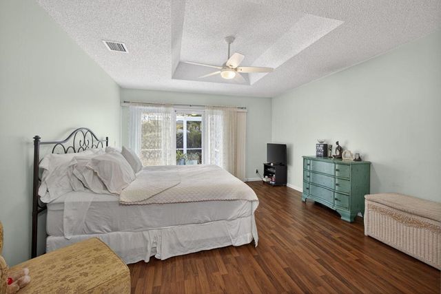 152 Eagleton Court, Palm Beach Gardens, FL 33418