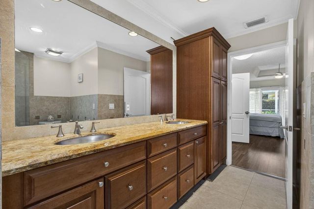 152 Eagleton Court, Palm Beach Gardens, FL 33418