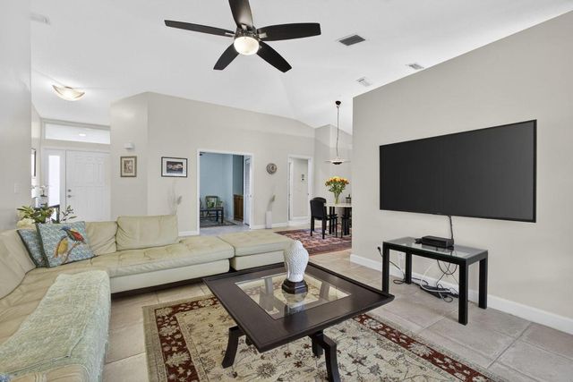 152 Eagleton Court, Palm Beach Gardens, FL 33418